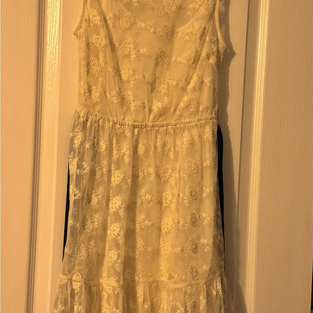 Elegant Cream Lace Wedding Dress